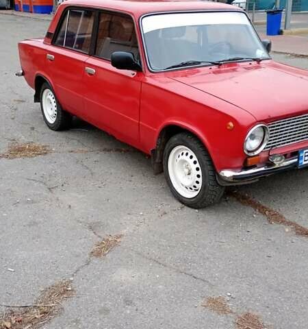 Красный ВАЗ 2101, объемом двигателя 1.2 л и пробегом 300 тыс. км за 650 $, фото 1 на Automoto.ua