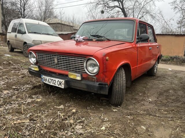 Красный ВАЗ 2101, объемом двигателя 1.2 л и пробегом 100 тыс. км за 549 $, фото 1 на Automoto.ua
