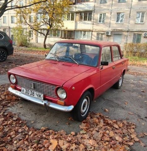 Красный ВАЗ 2101, объемом двигателя 1.2 л и пробегом 400 тыс. км за 400 $, фото 1 на Automoto.ua