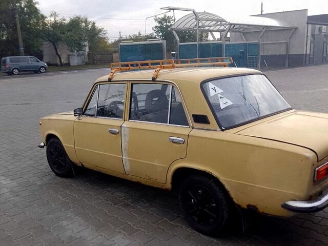 Жовтий ВАЗ 2101, об'ємом двигуна 1.3 л та пробігом 300 тис. км за 700 $, фото 1 на Automoto.ua