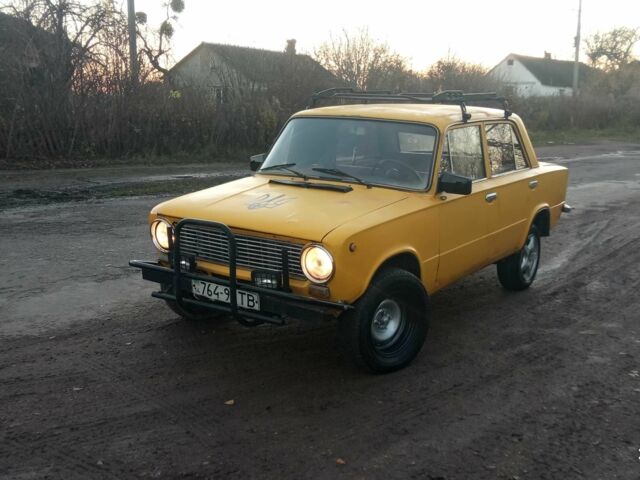 Желтый ВАЗ 2101, объемом двигателя 1.3 л и пробегом 330 тыс. км за 446 $, фото 1 на Automoto.ua