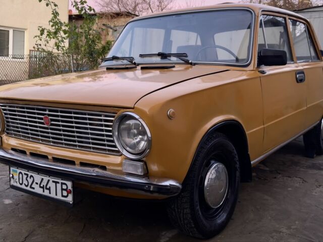 Желтый ВАЗ 2101, объемом двигателя 1.3 л и пробегом 213 тыс. км за 699 $, фото 1 на Automoto.ua