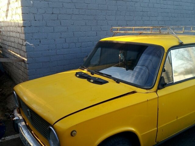 Желтый ВАЗ 2101, объемом двигателя 0 л и пробегом 999 тыс. км за 237 $, фото 1 на Automoto.ua