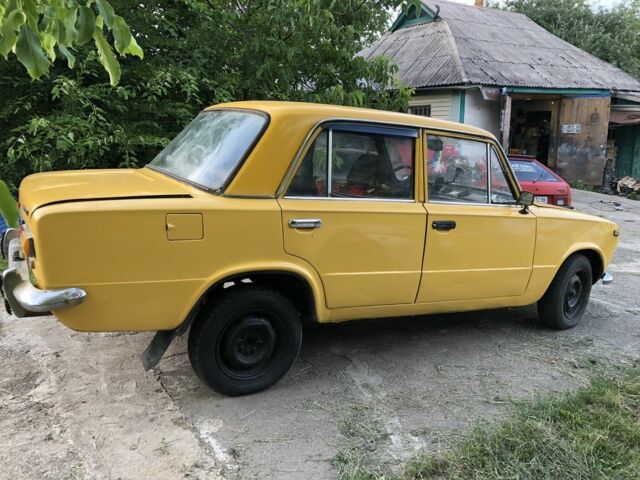 Желтый ВАЗ 2101, объемом двигателя 1 л и пробегом 330 тыс. км за 358 $, фото 1 на Automoto.ua