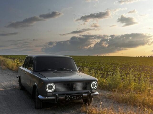 Серый ВАЗ 2101, объемом двигателя 1.3 л и пробегом 300 тыс. км за 761 $, фото 1 на Automoto.ua