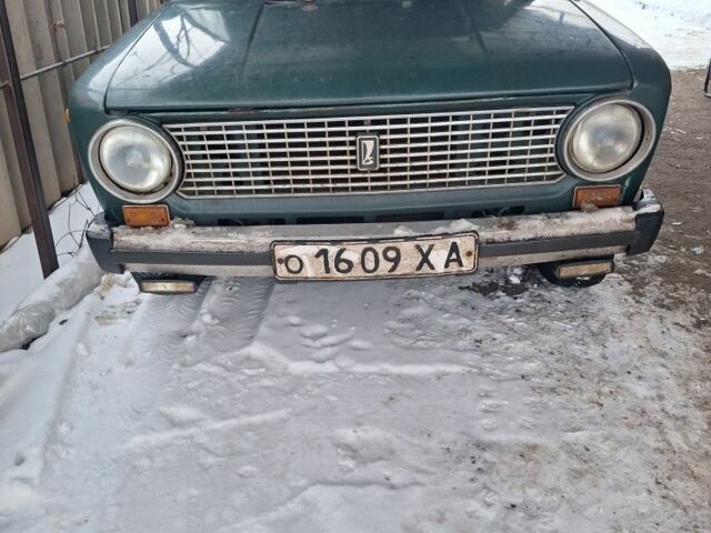 Зеленый ВАЗ 2101, объемом двигателя 1.5 л и пробегом 300 тыс. км за 1200 $, фото 1 на Automoto.ua