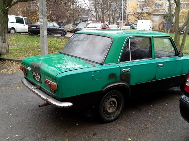 Зелений ВАЗ 2101, об'ємом двигуна 1.2 л та пробігом 300 тис. км за 238 $, фото 1 на Automoto.ua