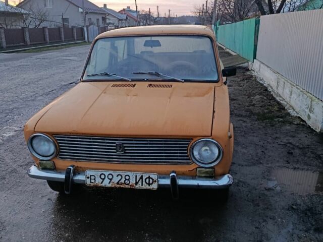 Оранжевый ВАЗ 2101, объемом двигателя 1 л и пробегом 300 тыс. км за 350 $, фото 1 на Automoto.ua