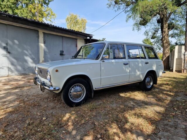 Белый ВАЗ 2102, объемом двигателя 1.2 л и пробегом 70 тыс. км за 3600 $, фото 1 на Automoto.ua