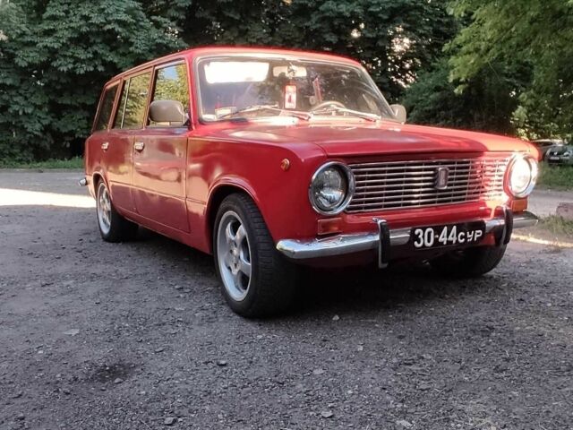 Красный ВАЗ 2102, объемом двигателя 1.5 л и пробегом 300 тыс. км за 1300 $, фото 1 на Automoto.ua