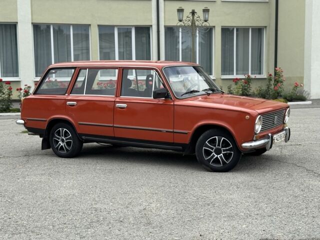 Красный ВАЗ 2102, объемом двигателя 1.3 л и пробегом 80 тыс. км за 29999 $, фото 1 на Automoto.ua