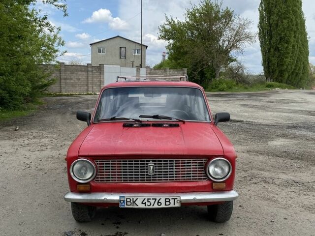Красный ВАЗ 2102, объемом двигателя 0.13 л и пробегом 100 тыс. км за 700 $, фото 1 на Automoto.ua
