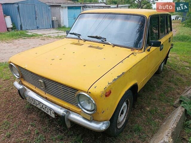 Желтый ВАЗ 2102, объемом двигателя 1.2 л и пробегом 100 тыс. км за 350 $, фото 1 на Automoto.ua