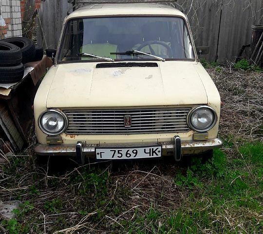 Желтый ВАЗ 2102, объемом двигателя 13 л и пробегом 0 тыс. км за 600 $, фото 1 на Automoto.ua