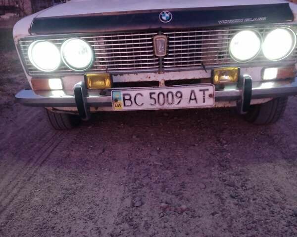 Белый ВАЗ 2103, объемом двигателя 1.5 л и пробегом 350 тыс. км за 550 $, фото 1 на Automoto.ua