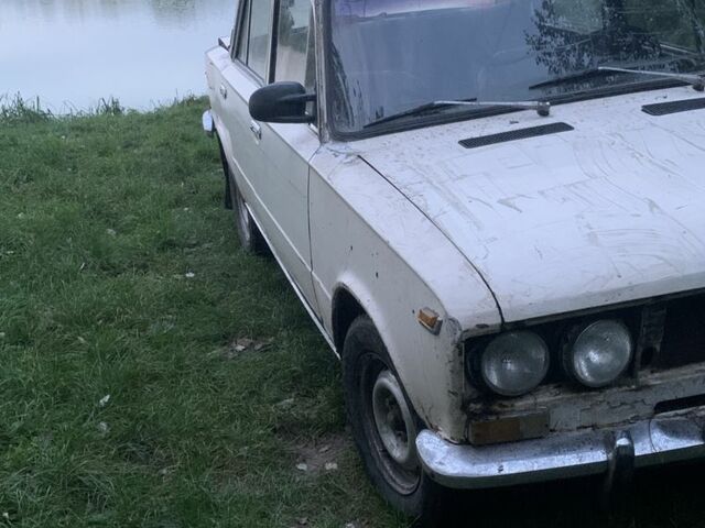 Белый ВАЗ 2103, объемом двигателя 1.3 л и пробегом 3 тыс. км за 219 $, фото 1 на Automoto.ua