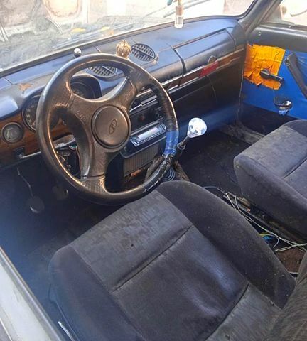 Белый ВАЗ 2103, объемом двигателя 15 л и пробегом 300 тыс. км за 168 $, фото 1 на Automoto.ua