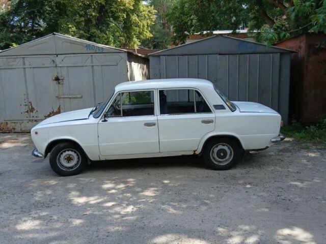 Белый ВАЗ 2103, объемом двигателя 1.3 л и пробегом 200 тыс. км за 400 $, фото 1 на Automoto.ua