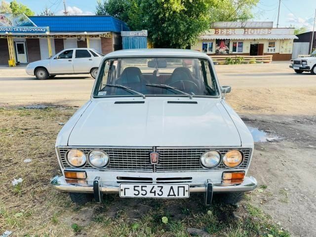 ВАЗ 2103 1982 у Дніпро (Дніпропетровську) на Automoto.ua Білий ВАЗ 2103, об'ємом двигуна 1 л та пробігом 300 тис. км за 1600 $, фото 1 на Automoto.ua