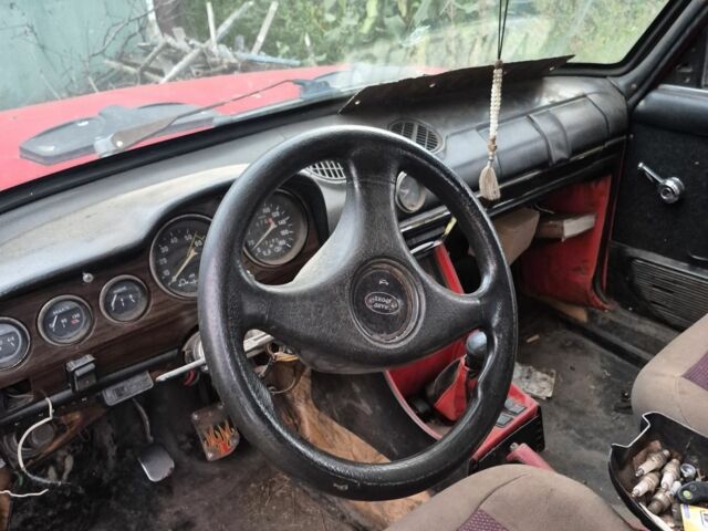 Красный ВАЗ 2103, объемом двигателя 0 л и пробегом 99 тыс. км за 268 $, фото 1 на Automoto.ua