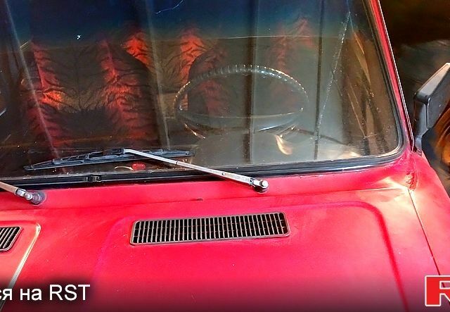 Червоний ВАЗ 2103, об'ємом двигуна 1.5 л та пробігом 93 тис. км за 670 $, фото 1 на Automoto.ua