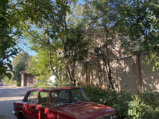 ВАЗ 2103 1976 в Одессе на Automoto.ua Красный ВАЗ 2103, объемом двигателя 1.6 л и пробегом 200 тыс. км за 450 $, фото 1 на Automoto.ua