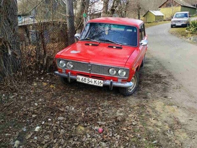 Красный ВАЗ 2103, объемом двигателя 1.5 л и пробегом 300 тыс. км за 800 $, фото 1 на Automoto.ua