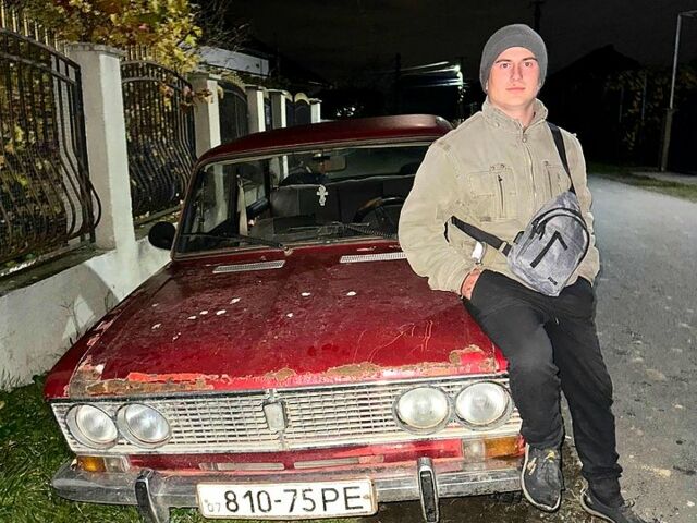 Красный ВАЗ 2103, объемом двигателя 1.3 л и пробегом 0 тыс. км за 360 $, фото 1 на Automoto.ua