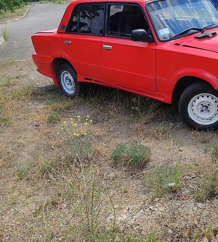 Червоний ВАЗ 2103, об'ємом двигуна 1.3 л та пробігом 250 тис. км за 400 $, фото 1 на Automoto.ua