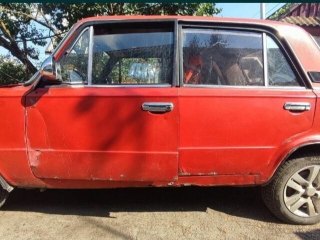 Красный ВАЗ 2103, объемом двигателя 8 л и пробегом 60 тыс. км за 400 $, фото 1 на Automoto.ua