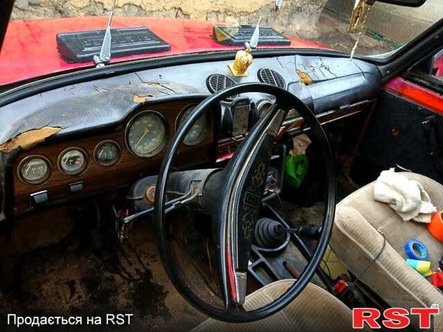 Красный ВАЗ 2103, объемом двигателя 1.5 л и пробегом 300 тыс. км за 450 $, фото 1 на Automoto.ua
