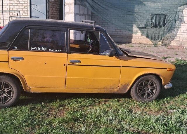 Желтый ВАЗ 2103, объемом двигателя 1.5 л и пробегом 947 тыс. км за 341 $, фото 1 на Automoto.ua