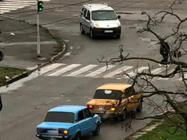 Жовтий ВАЗ 2103, об'ємом двигуна 3 л та пробігом 150 тис. км за 569 $, фото 1 на Automoto.ua