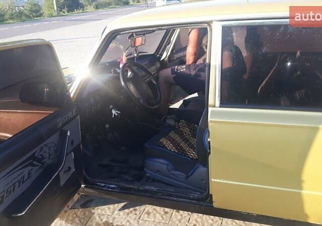 Жовтий ВАЗ 2103, об'ємом двигуна 1.5 л та пробігом 300 тис. км за 950 $, фото 1 на Automoto.ua