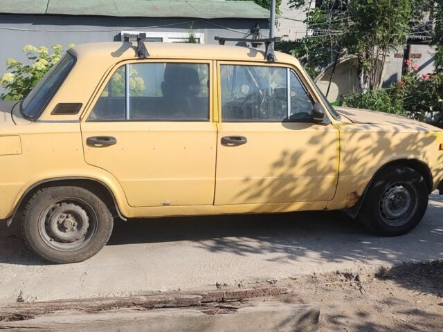 Желтый ВАЗ 2103, объемом двигателя 1.5 л и пробегом 1 тыс. км за 450 $, фото 1 на Automoto.ua