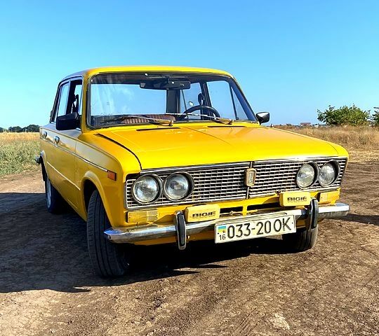 Желтый ВАЗ 2103, объемом двигателя 1.5 л и пробегом 299 тыс. км за 950 $, фото 1 на Automoto.ua