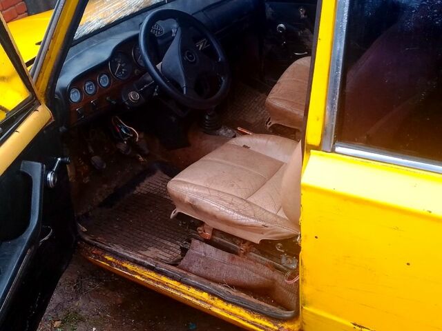 Жовтий ВАЗ 2103, об'ємом двигуна 1.3 л та пробігом 100 тис. км за 300 $, фото 1 на Automoto.ua