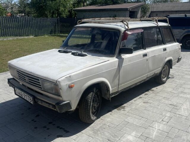 Белый ВАЗ 2104, объемом двигателя 1.5 л и пробегом 200 тыс. км за 500 $, фото 1 на Automoto.ua