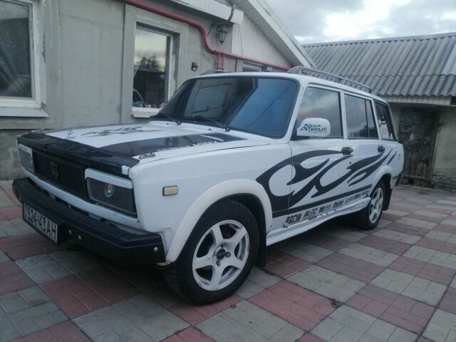 Белый ВАЗ 2104, объемом двигателя 2 л и пробегом 13 тыс. км за 1500 $, фото 1 на Automoto.ua