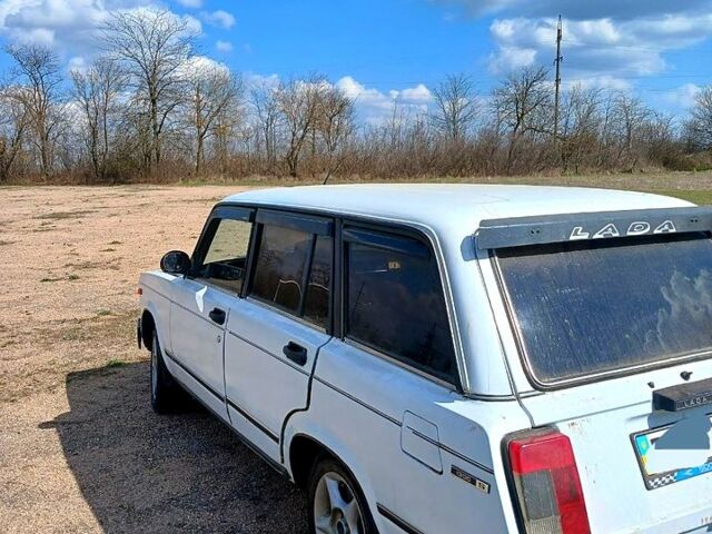 Белый ВАЗ 2104, объемом двигателя 1.5 л и пробегом 300 тыс. км за 800 $, фото 1 на Automoto.ua