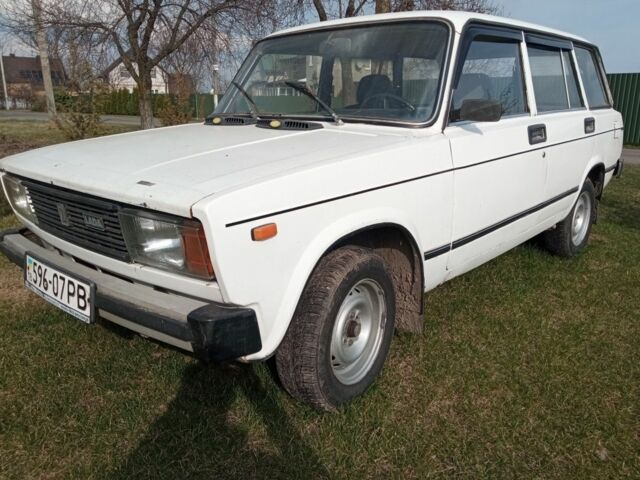 Белый ВАЗ 2104, объемом двигателя 1.5 л и пробегом 300 тыс. км за 500 $, фото 1 на Automoto.ua