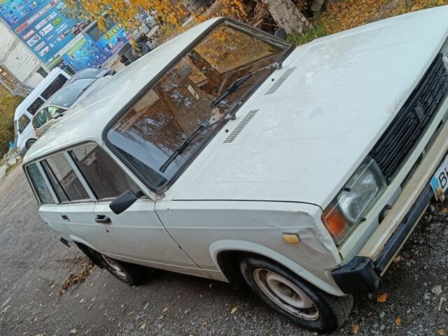 Белый ВАЗ 2104, объемом двигателя 1.5 л и пробегом 300 тыс. км за 442 $, фото 1 на Automoto.ua