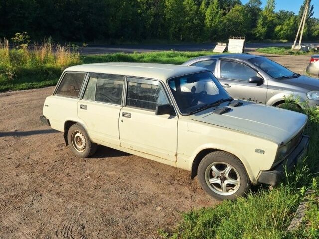 Белый ВАЗ 2104, объемом двигателя 7 л и пробегом 150 тыс. км за 954 $, фото 1 на Automoto.ua
