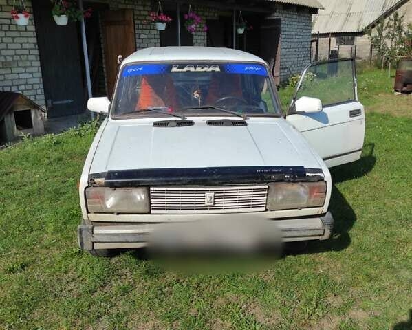 Белый ВАЗ 2104, объемом двигателя 1.6 л и пробегом 100 тыс. км за 700 $, фото 1 на Automoto.ua