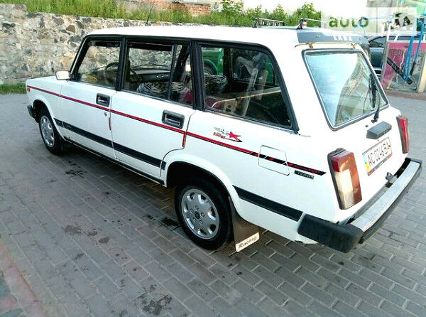 Белый ВАЗ 2104, объемом двигателя 1.5 л и пробегом 30 тыс. км за 1750 $, фото 1 на Automoto.ua