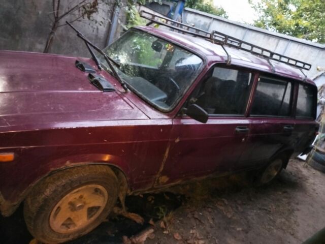 Красный ВАЗ 2104, объемом двигателя 2 л и пробегом 300 тыс. км за 903 $, фото 1 на Automoto.ua