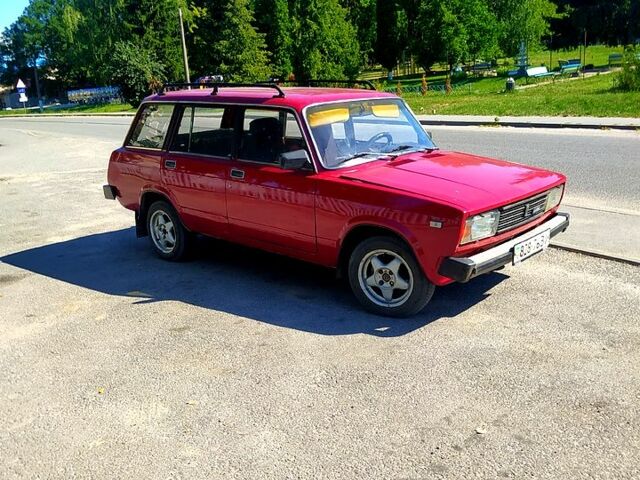 Красный ВАЗ 2104, объемом двигателя 1.5 л и пробегом 190 тыс. км за 1200 $, фото 1 на Automoto.ua