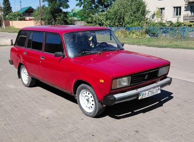 Красный ВАЗ 2104, объемом двигателя 0 л и пробегом 300 тыс. км за 751 $, фото 1 на Automoto.ua