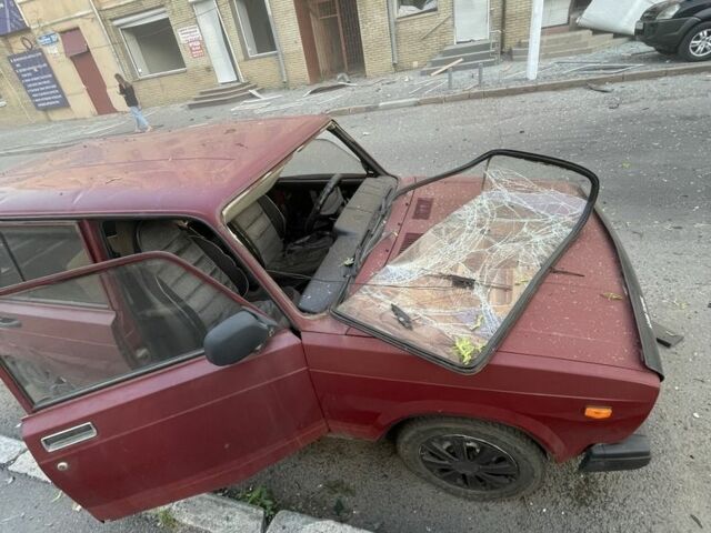 Красный ВАЗ 2104, объемом двигателя 0 л и пробегом 150 тыс. км за 300 $, фото 1 на Automoto.ua