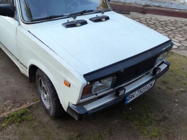 Білий ВАЗ 2105, об'ємом двигуна 1.3 л та пробігом 300 тис. км за 500 $, фото 1 на Automoto.ua